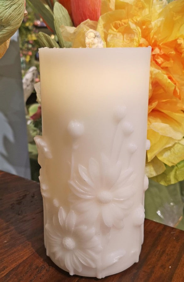 White Daisy Fountain Candle