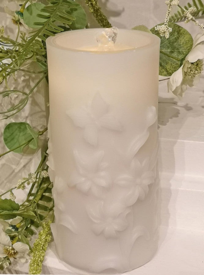 White Lily Fountain Candle