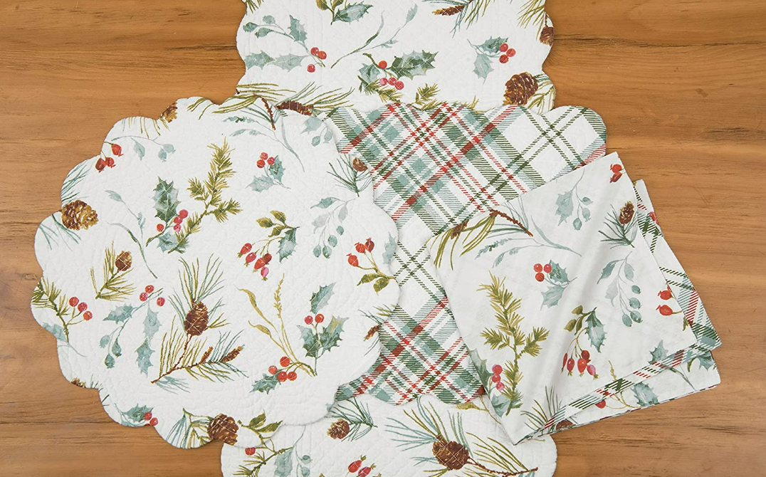 Edith Round Quilted Reversible Single Placemat Winter Holly Botanical Watercolor - Set of 4